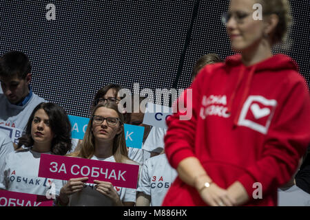 Moscou, Russie. 15 mars, 2018. Journaliste de télévision russe et candidate présidentielle Ksenia Sobchak lors d'une réunion avec ses partisans dans la région de Moscou, Russie Crédit : Nikolay Vinokourov/Alamy Live News Banque D'Images