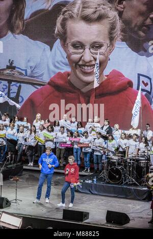 Moscou, Moscou, Russie. Mar 15, 2018. Ksenia Sobchak, candidat du parti de l'Initiative civique pour les élections présidentielles en Russie, dans le dernier rallye avant le jour des élections. Credit : Celestino Arce/ZUMA/Alamy Fil Live News Banque D'Images