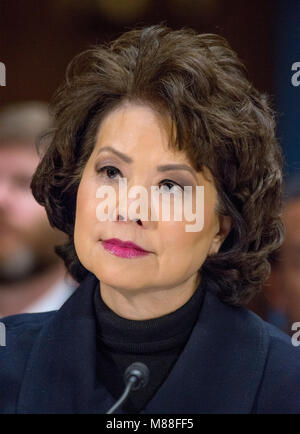 Washington, USA. 14Th Mar, 2018. Secrétaire aux Transports des États-Unis Elaine Chao témoigne devant le comité du Sénat américain sur le commerce, les sciences, et des transports sur "La reconstruction de l'infrastructure en Amérique latine : perspectives d'Administration" sur la colline du Capitole à Washington, DC le mercredi 14 mars, 2018. Credit : Ron Sachs/CNP - AUCUN FIL SERVICE - Credit : Ron Sachs/consolidé/dpa/Alamy Live News Banque D'Images