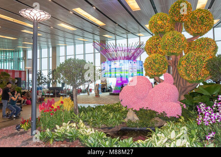 L'arbre d'installation interactive et sociale dans le jardin, salle de transit de l'aérogare 1, l'aéroport de Singapour Changi, Singapour Changi, Banque D'Images