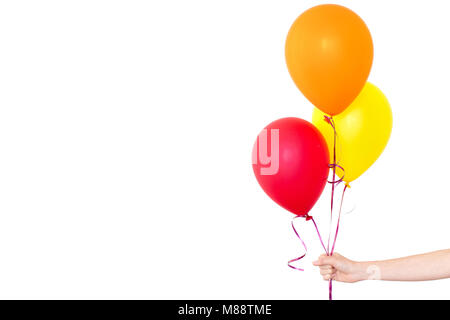 La main de femme détient des ballons dans un fond blanc Banque D'Images