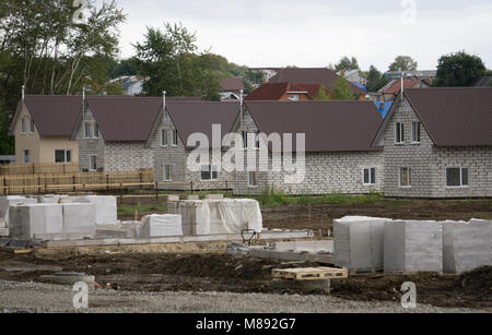 Zone résidentielle avec des maisons nouvellement construites dans une rangée Banque D'Images