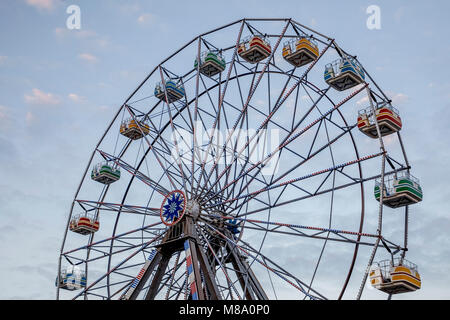 Tôt le matin, par la grande roue Banque D'Images