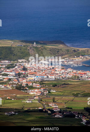 Vue vers Praia da Vitoria de Serra do cume, l'île de Terceira, Açores, Portugal Banque D'Images