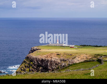 Le Farol de Albernaz, phare, Ponta do Albernaz, l'île de Flores, Açores, Portugal Banque D'Images