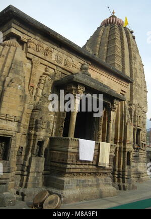 Baijnath est célèbre pour son 13ème siècle temple dédié à Shiva Banque D'Images