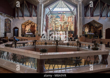 Israël, Nazareth, intérieur de la basilique de l'Annonciation, la grotte Banque D'Images