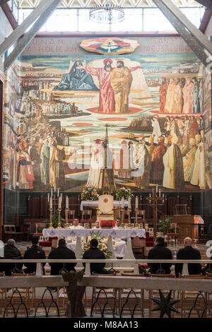 Israël, Nazareth, intérieur de la basilique de l'Annonciation, la grotte Banque D'Images