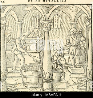 Georgii Agricolae De re metallica libri XII, qvibus officia, instrumenta, machinae, ac omnia deni annonce metallicam spectantia, luculentissimè describuntur non modo, sed et par effigies, suis locis (14778056264) Banque D'Images