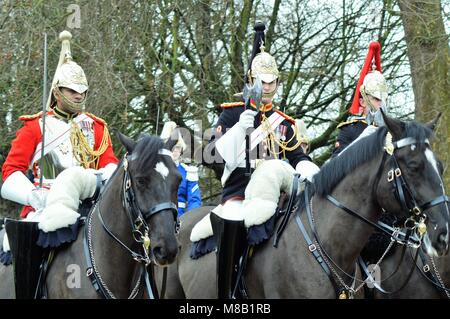 Le major Benjamin Bathurst, CBE, Commandant de la Division des ménages a inspecté le ménage complet avant l'été de la Division des fonctions honorifiques Banque D'Images