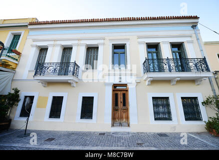 Un vieux bâtiment magnifiquement restauré dans le quartier Plaka, Athènes. Banque D'Images