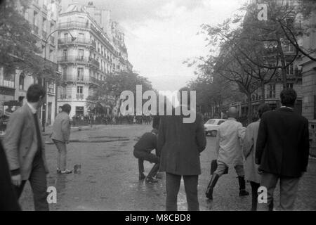 Philippe Gras / Le Pictorium - Mai 68 - 1968 - France / Ile-de-France (région) / Paris - Boulevard Saint Michel affrontements Banque D'Images