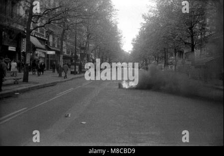 Philippe Gras / Le Pictorium - Mai 68 - 1968 - France / Ile-de-France (région) / Paris - Boulevard Saint Michel affrontements Banque D'Images