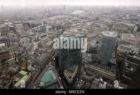 La ville de Londres, vu de l'bar Vertigo au sommet de la tour 42, Londres. Banque D'Images