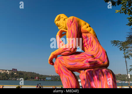 Carnaval haut en couleurs statue Panjim Goa Inde Banque D'Images