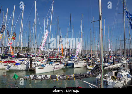 Paniers-Marina à Cowes Yacht Haven sur l'Île Ronde, Cwoes le jour de la course, à l'île de Wight, Royaume-Uni Banque D'Images