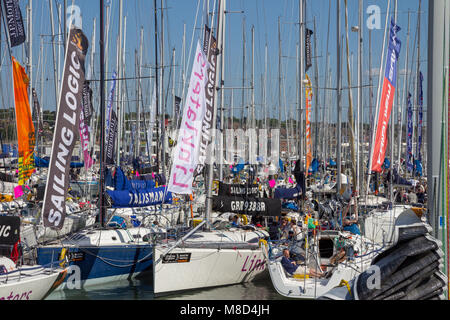 Paniers-Marina à Cowes Yacht Haven sur l'Île Ronde, Cwoes le jour de la course, à l'île de Wight, Royaume-Uni Banque D'Images