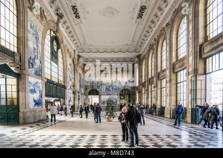 La gare centrale de Sao Bento vue intérieur à Porto Portugal Banque D'Images