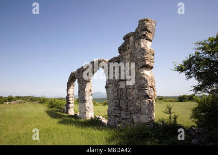 Burnum, un site archéologique, était un camp de la Légion Romaine et la ville. Il est situé à 2,5 km au nord de Kistanje, au parc national de Krka, à l'intérieur des terres la Dalmatie, Croa Banque D'Images