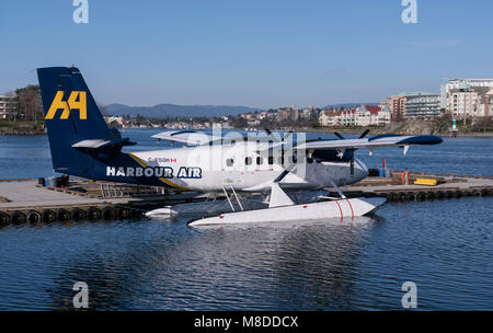 Un de Havilland DHC-6 Twin Otter exploité par hydravion Harbour Air à l'arrière-port de Victoria Airport de la Colombie-Britannique, Canada. Banque D'Images