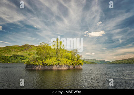 Le loch d'eau douce dans les highlands écossais, Loch Katrine. Les facteurs de l'image figure isle, où Walter Scott a écrit un poème. Le loch est également le wat Banque D'Images