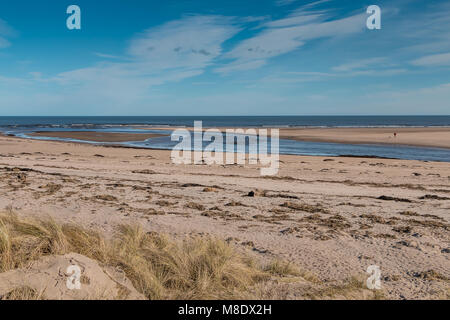 L'estuaire de la rivière Aln à marée basse, Blackpool, Lancashire Coast AONB, UK sur un bel après-midi d'hiver with copy space Banque D'Images