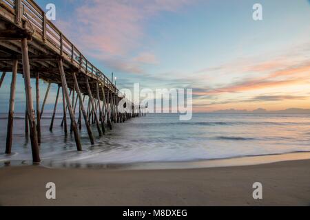 Avalon pier au lever du soleil Banque D'Images