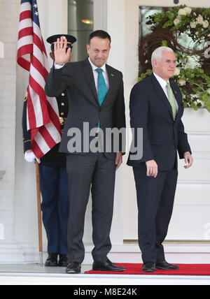 Taoiseach irlandais, Leo Varadkar est accueilli par le vice-président américain Mike Pence lors d'un petit déjeuner à la résidence du vice-président à Washington DC, USA. Banque D'Images