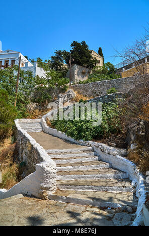 Escalier de pierre avec une clôture blanche menant à la mer Banque D'Images