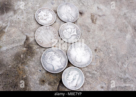 Pièce en argent 1 Rouble russe avec un portrait du dernier tsar russe Nicolas II Banque D'Images