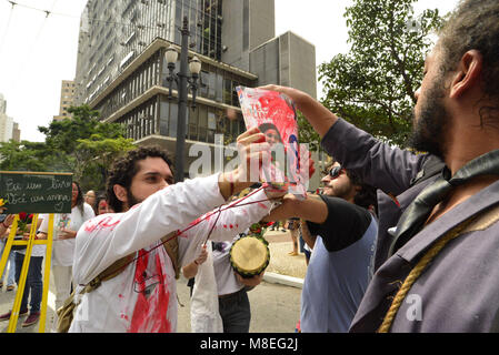 Sao Paulo, Brésil. 16 mars, 2018. Protestation des enseignants municipaux à l'hôtel de ville de SÃ£o Paulo contre un projet de loi qui augmente la sécurité sociale sur le salaire et d'escompte pour l'amélioration de l'éducation. Credit : Cris Faga/ZUMA/Alamy Fil Live News Banque D'Images