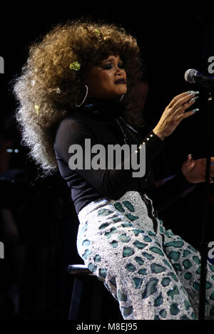 New York City, New York, USA. Mar 15, 2018. Singer l'ANDRA effectue au cours de la deuxième journée l'amour annuel Rocks NYC ! Un concert-bénéfice au profit de l'amour de Dieu nous livrer tenue au Beacon Theatre. Credit : Nancy/Kaszerman ZUMA Wire/Alamy Live News Banque D'Images