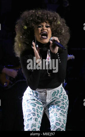 New York City, New York, USA. Mar 15, 2018. Singer l'ANDRA effectue au cours de la deuxième journée l'amour annuel Rocks NYC ! Un concert-bénéfice au profit de l'amour de Dieu nous livrer tenue au Beacon Theatre. Credit : Nancy/Kaszerman ZUMA Wire/Alamy Live News Banque D'Images