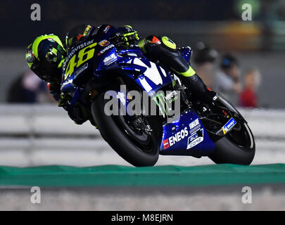 Doha, Qatar. Mar 16, 2018. L'italien Valentino Rossi MotoGP rider de Movistar Yamaha MotoGP participe à la libre-pratique 2 au cours de la 2018 Grand Prix MotoGP du Qatar à Losail Circuit de Doha, capitale du Qatar, le 16 mars 2018. Credit : Nikku/Xinhua/Alamy Live News Banque D'Images