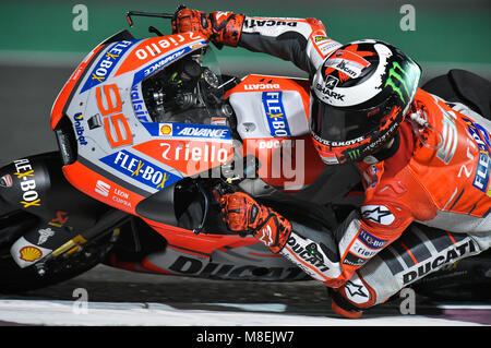 Doha, Qatar. Mar 16, 2018. L'Espagnol Jorge Lorenzo MotoGP rider du team Ducati MotoGP participe à la libre-pratique 2 au cours de la 2018 Grand Prix MotoGP du Qatar à Losail Circuit de Doha, capitale du Qatar, le 16 mars 2018. Credit : Nikku/Xinhua/Alamy Live News Banque D'Images