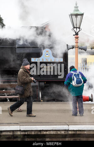 Kidderminster, UK. 17 mars, 2018. Severn Valley Railway aiment prendre des photos amateurs et de voyager sur cette ligne de chemin de fer du patrimoine entre Kidderminster et Bridgnorth. Temps hivernal avec des températures sous zéro et la neige n'ont pas mis hors tension trainspotters à s'adonner à leur passion pour les compagnies de chemin de fer à vapeur de la Grande-Bretagne. Credit : Lee Hudson/Alamy Live News Banque D'Images