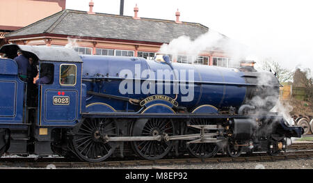 Kidderminster, UK. 17 mars, 2018. Severn Valley Railway aiment prendre des photos amateurs et voyageant sur la ligne de chemin de fer du patrimoine qui s'exécute de Kidderminster à Bridgnorth. Des températures sous zéro et la neige d'hiver gratuites n'ont pas mis des adeptes des chemins off assistant à la vapeur et le Gala du Printemps de chance de voir le célèbre roi Édouard II locomotive à vapeur. Credit : Lee Hudson/Alamy Live News Banque D'Images