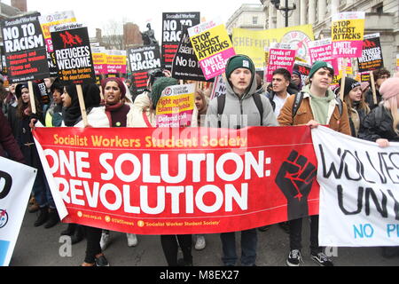 Londres, Royaume-Uni, 17 mars 2018. Protestation des étudiants à l'ONU contre le racisme en mars London Crédit : Alex Cavendish/Alamy Live News Banque D'Images