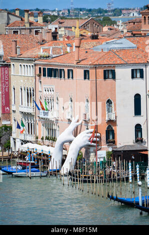 Mains géantes, Venise Banque D'Images