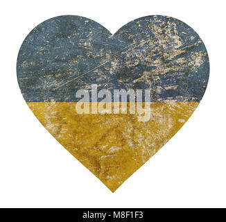 Old grunge vintage en forme de coeur s'est évanoui sale minable ou république d'Ukraine l'Ukraine en détresse drapeau national isolé sur fond blanc Banque D'Images