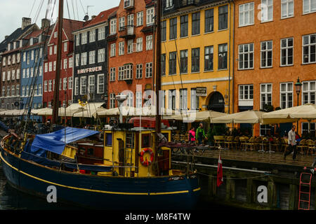 Copenhague, Danemark - 27 juillet 2017 : 17e siècle (Nouveau port de Nyhavn waterfront), nouveau port de Copenhague. L'architecture de la vieille ville colorée Banque D'Images