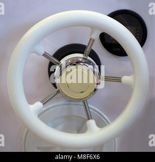 Volant bateau blanc Banque D'Images