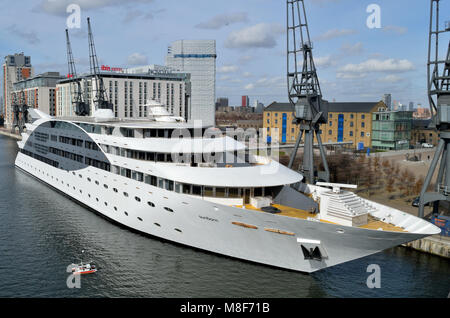 Le Sunborn Yacht Hotel Londres amarrés dans le Royal Victoria Dock est de Londres. Banque D'Images