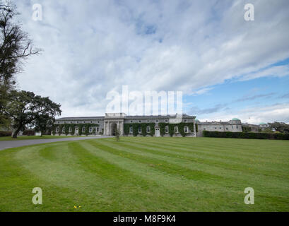 Goodwood House sur le Goodwood Estate un jour de printemps près de Chichester, West Sussex, UK Banque D'Images