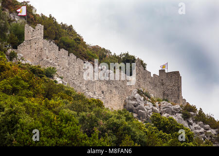 Puissants murs et tours en travers de la presqu'île, vue sur la ville de Ston, sur la péninsule de Peljesac en Croate Dalmatie du sud Banque D'Images