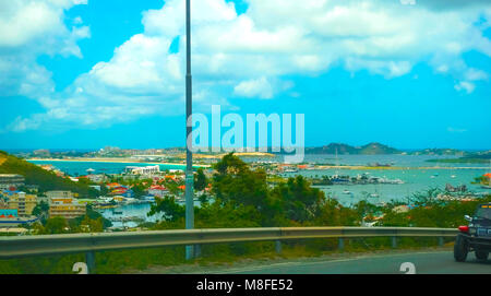 Le point de vue de l'île de Saint-Martin sur une journée ensoleillée Banque D'Images