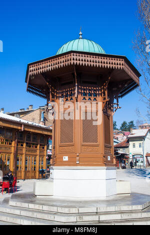 SARAJEVO, Bosnie-ERZEGOVINA - Février 16 : Le Sebilj est un pseudo-fontaine en bois de style ottoman (sebil) dans le centre de Bascarsija carré sur Februa Banque D'Images