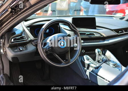 Lviv, Ukraine - le 22 mai 2016 : Ouverture de la Electric Marathon 2016 Lviv - Monte Carlo. voiture BMW électrique commence son voyage à Monte Carlo Banque D'Images