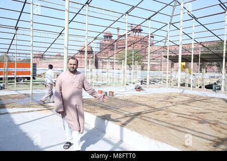 New Delhi, Inde. Apr 16, 2018. MP BJP Mahesh Giri l'inspection de la préparation finale pour le Rashtra Raksha Mahayagya au sol. Redfort Credit : Jyoti Kapoor/Pacific Press/Alamy Live News Banque D'Images