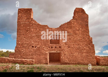 Ruines de l'église à Quarai, Salinas Pueblo Missions National Monument, New Mexico, USA Banque D'Images